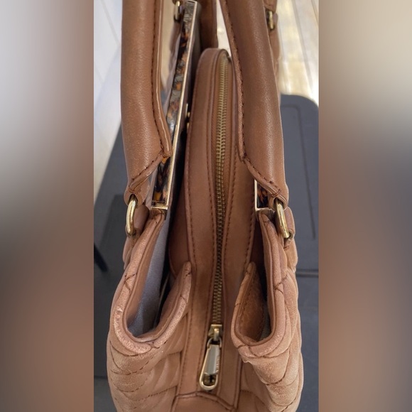 Talbots Tan Napa Leather Tortoise Trim Quilted Handbag Classic
Retail $219.99 - Picture 4 of 16